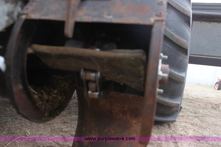 image for item AA9132 Allis Chalmers Gleaner L corn soybean special combine