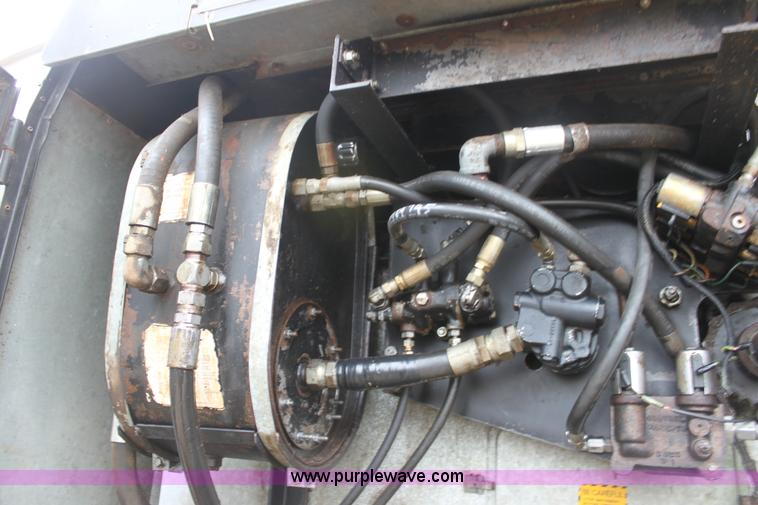 image for item AA9132 Allis Chalmers Gleaner L corn soybean special combine