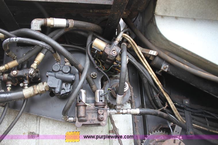 image for item AA9132 Allis Chalmers Gleaner L corn soybean special combine