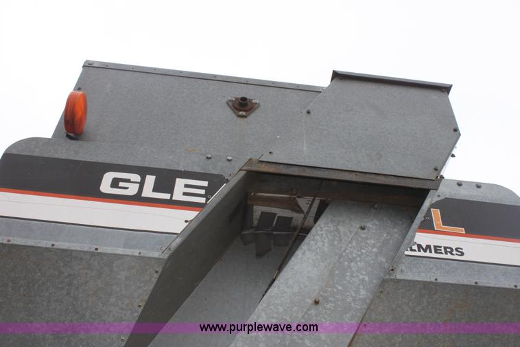 image for item AA9132 Allis Chalmers Gleaner L corn soybean special combine