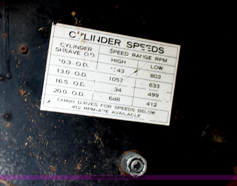 image for item AA9132 Allis Chalmers Gleaner L corn soybean special combine