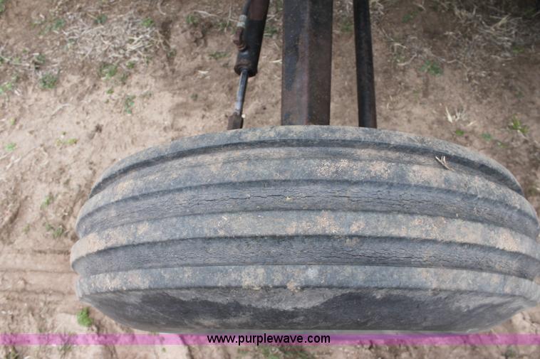 image for item AA9132 Allis Chalmers Gleaner L corn soybean special combine