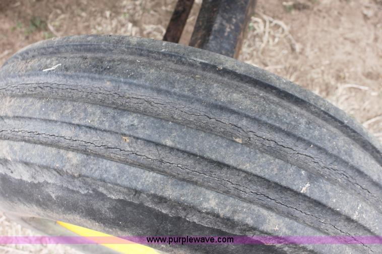 image for item AA9132 Allis Chalmers Gleaner L corn soybean special combine