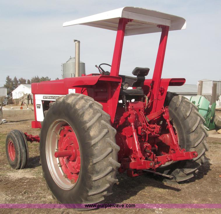 image for item B5420 1975 International F1066 row crop tractor