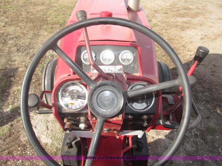 image for item B5420 1975 International F1066 row crop tractor