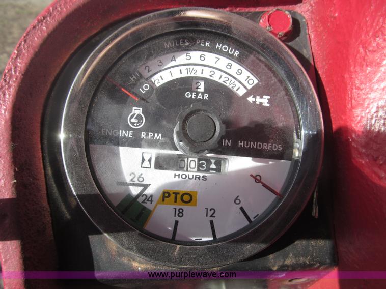 image for item B5420 1975 International F1066 row crop tractor