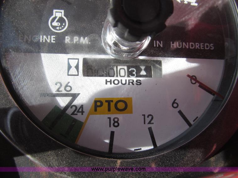 image for item B5420 1975 International F1066 row crop tractor