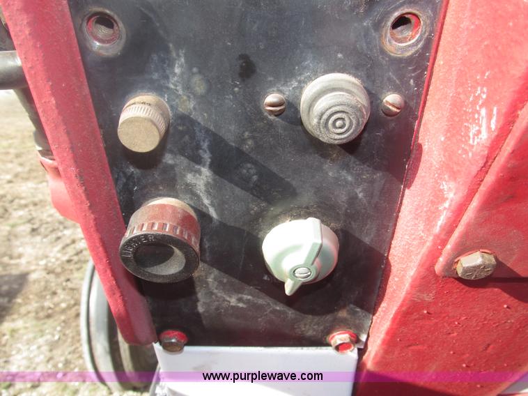 image for item B5420 1975 International F1066 row crop tractor