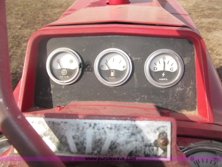 image for item B5420 1975 International F1066 row crop tractor