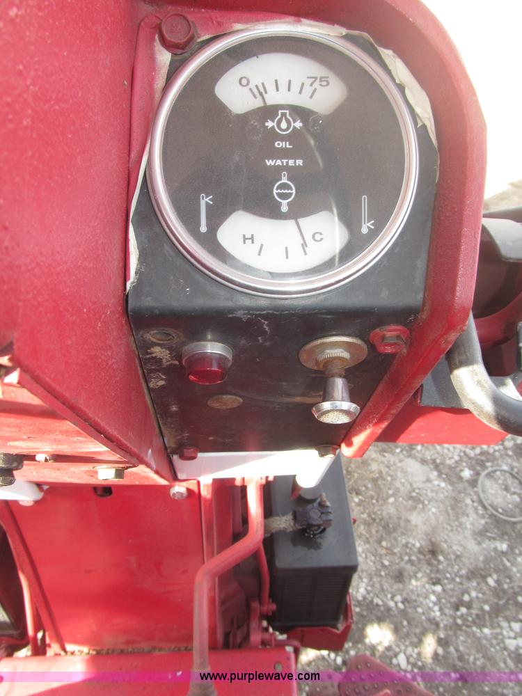 image for item B5420 1975 International F1066 row crop tractor