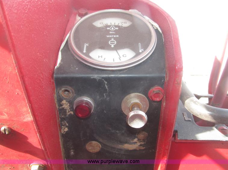image for item B5420 1975 International F1066 row crop tractor