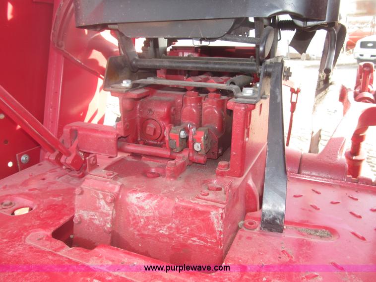 image for item B5420 1975 International F1066 row crop tractor