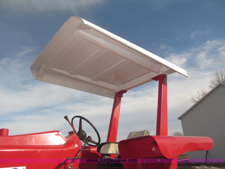 image for item B5420 1975 International F1066 row crop tractor