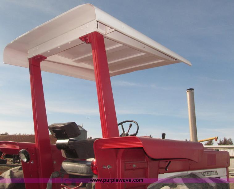 image for item B5420 1975 International F1066 row crop tractor