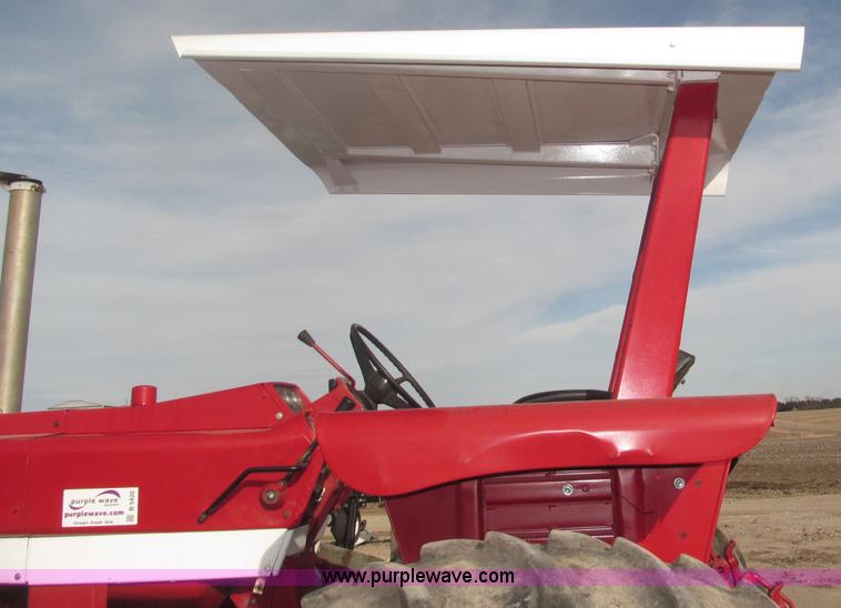 image for item B5420 1975 International F1066 row crop tractor