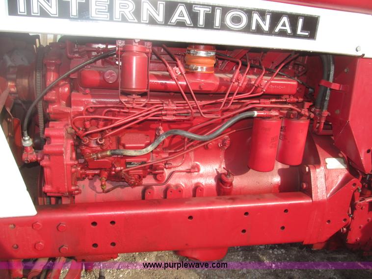 image for item B5420 1975 International F1066 row crop tractor
