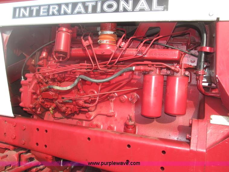 image for item B5420 1975 International F1066 row crop tractor