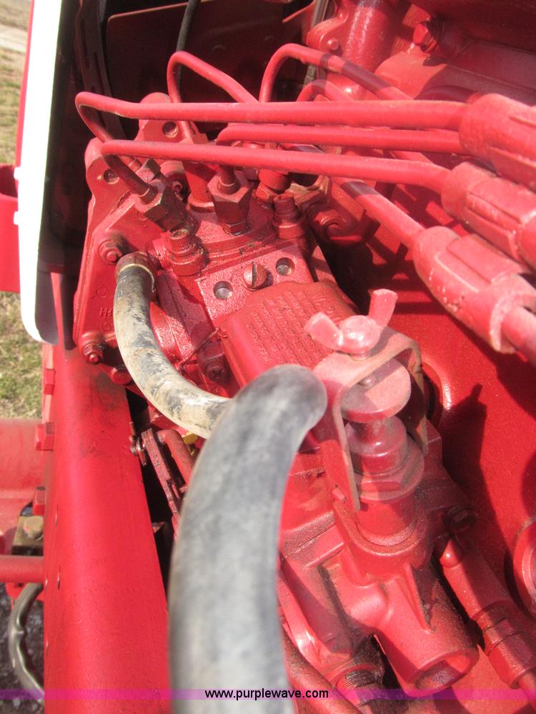 image for item B5420 1975 International F1066 row crop tractor