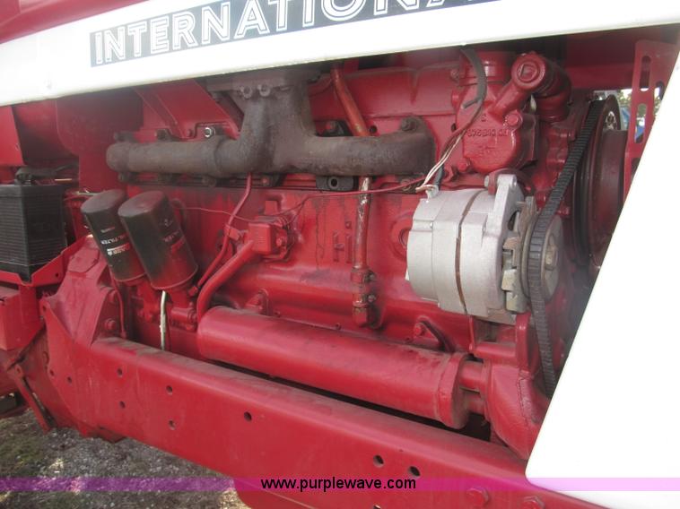 image for item B5420 1975 International F1066 row crop tractor