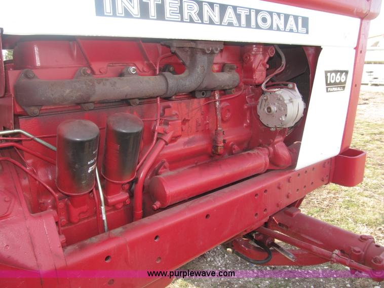 image for item B5420 1975 International F1066 row crop tractor