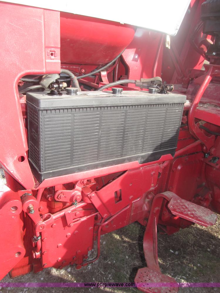 image for item B5420 1975 International F1066 row crop tractor