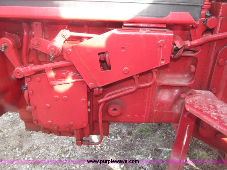 image for item B5420 1975 International F1066 row crop tractor