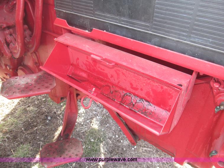 image for item B5420 1975 International F1066 row crop tractor