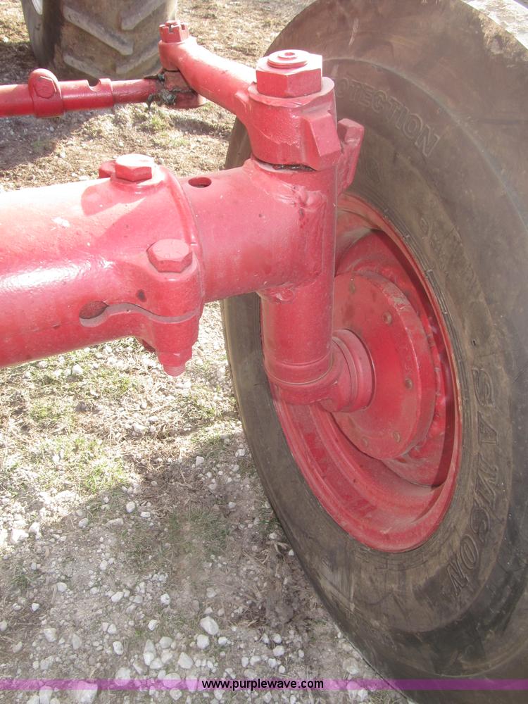 image for item B5420 1975 International F1066 row crop tractor