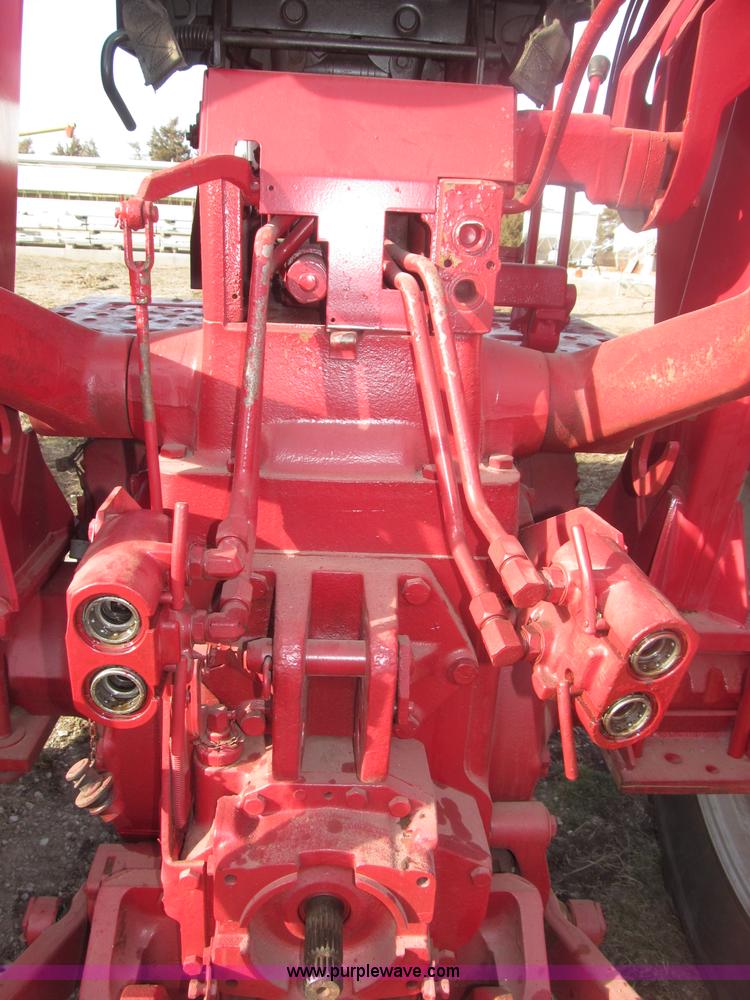 image for item B5420 1975 International F1066 row crop tractor