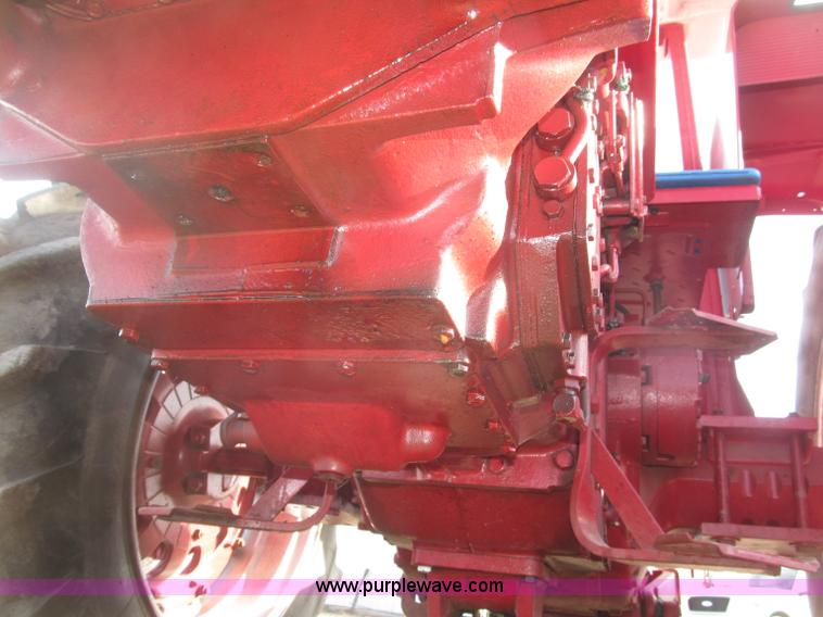 image for item B5420 1975 International F1066 row crop tractor