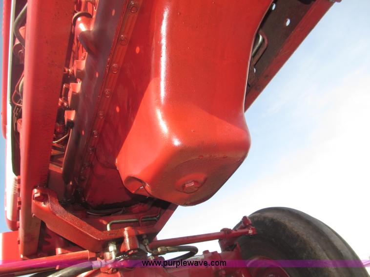 image for item B5420 1975 International F1066 row crop tractor