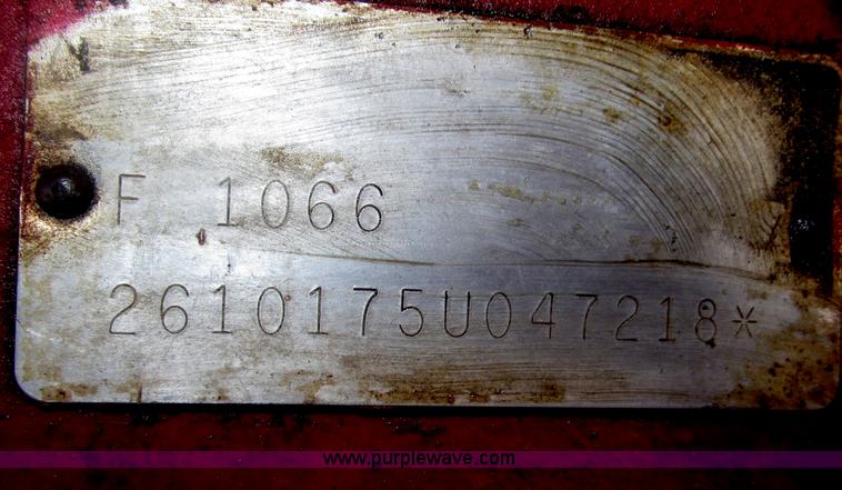 image for item B5420 1975 International F1066 row crop tractor