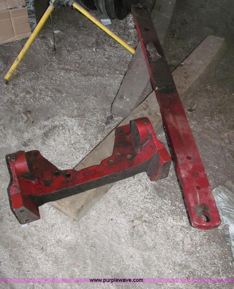 image for item B5420 1975 International F1066 row crop tractor