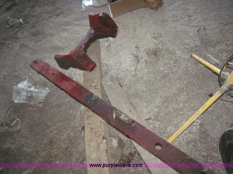 image for item B5420 1975 International F1066 row crop tractor