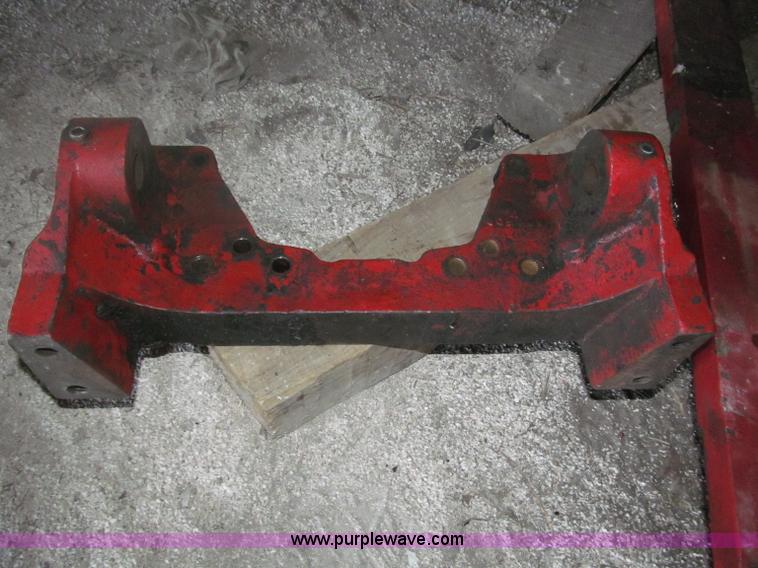 image for item B5420 1975 International F1066 row crop tractor