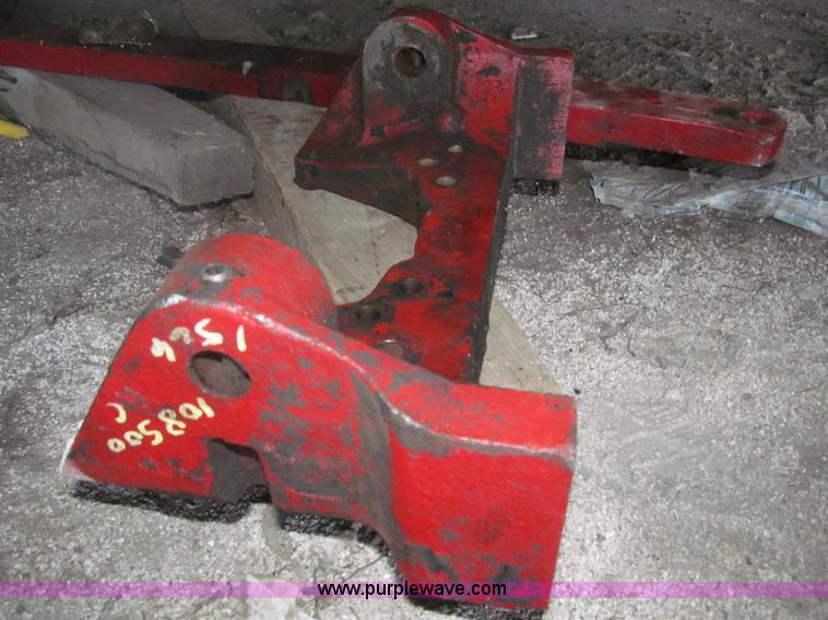 image for item B5420 1975 International F1066 row crop tractor