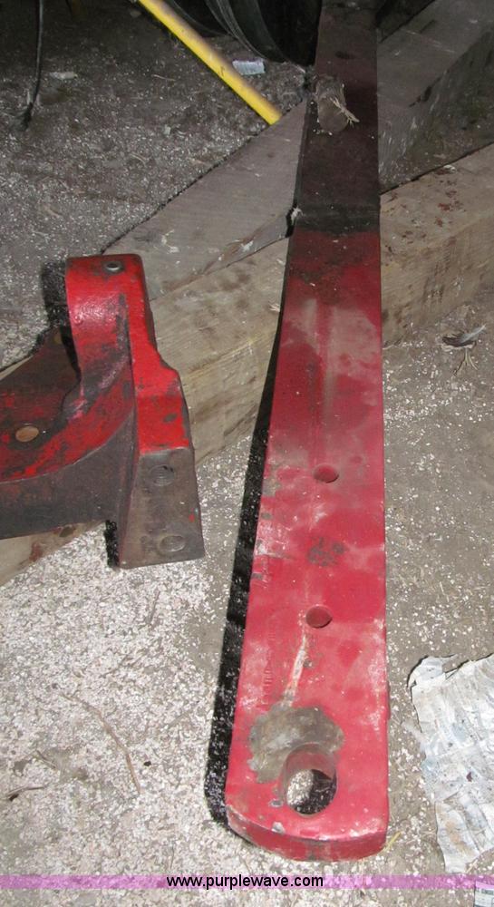 image for item B5420 1975 International F1066 row crop tractor