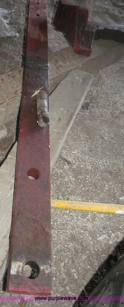 image for item B5420 1975 International F1066 row crop tractor