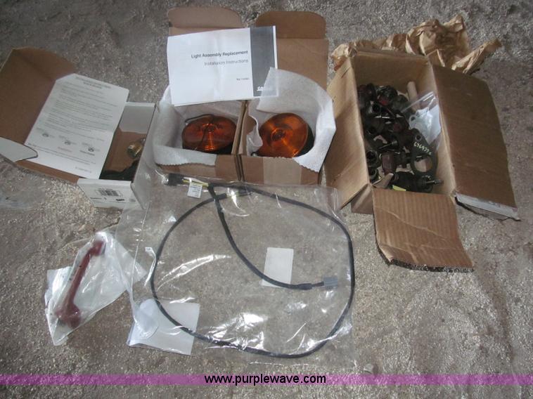 image for item B5420 1975 International F1066 row crop tractor