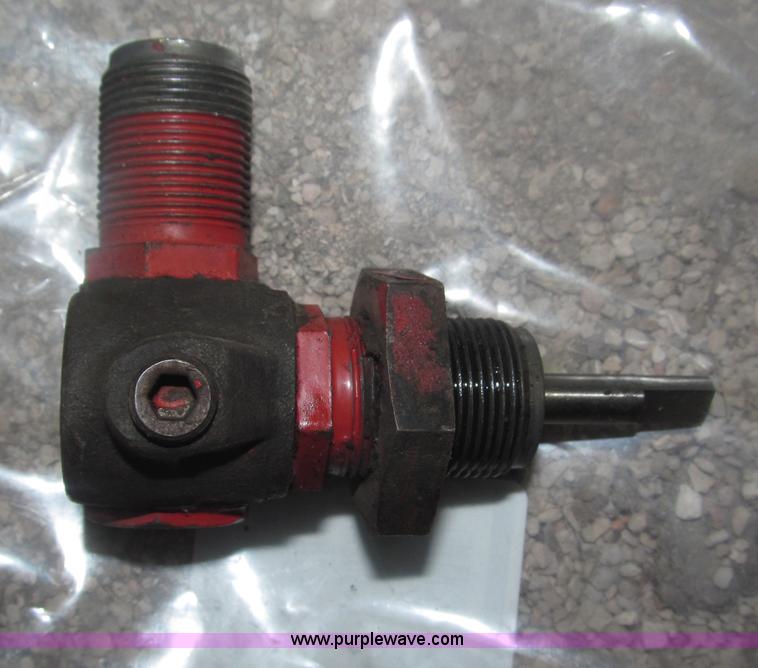 image for item B5420 1975 International F1066 row crop tractor