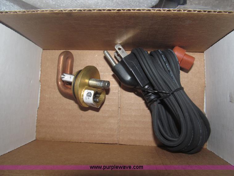 image for item B5420 1975 International F1066 row crop tractor