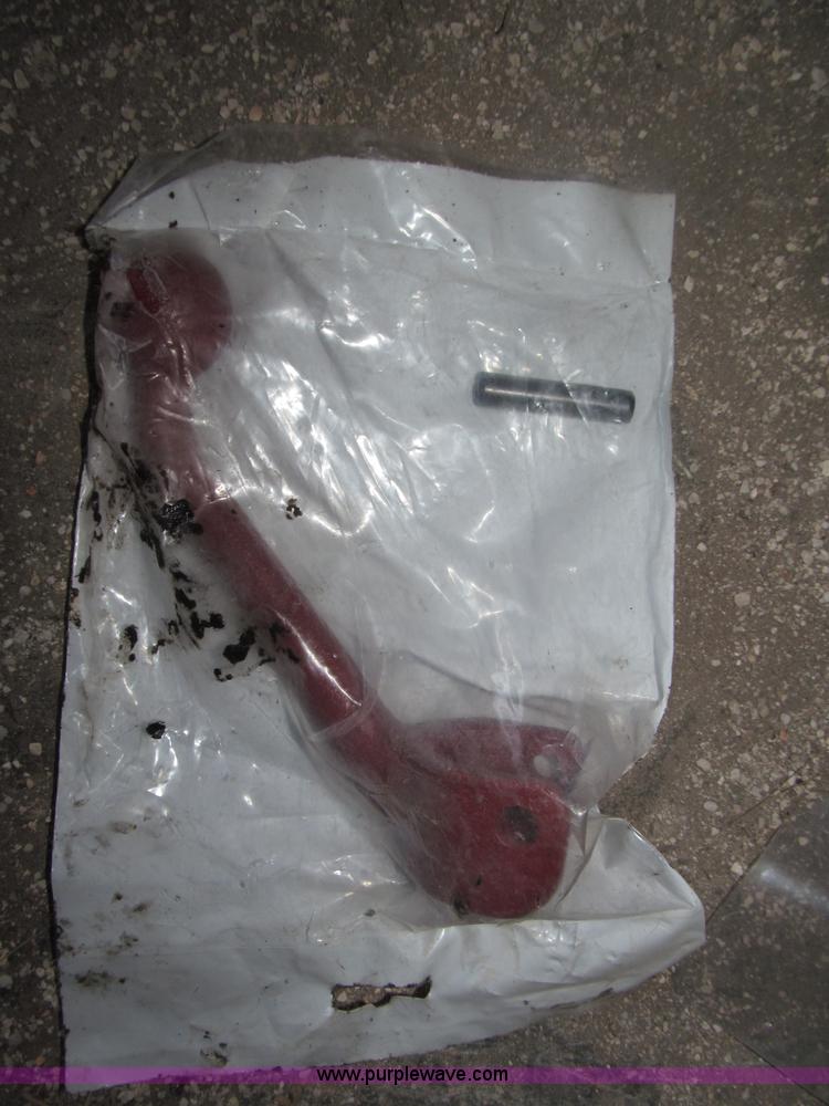 image for item B5420 1975 International F1066 row crop tractor