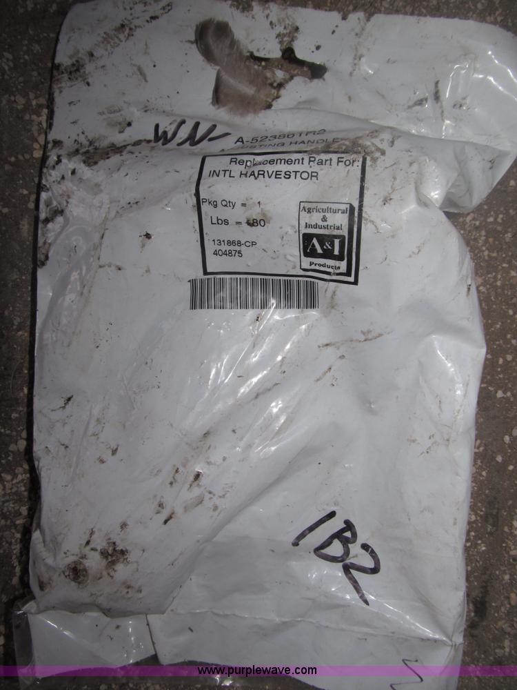 image for item B5420 1975 International F1066 row crop tractor