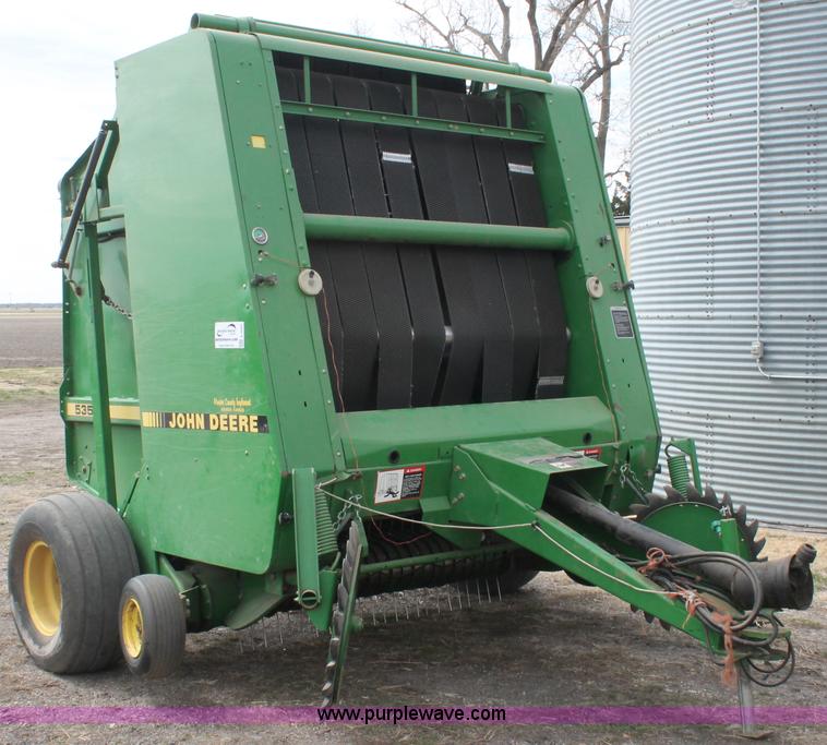 image for item E2993 John Deere 535 round baler
