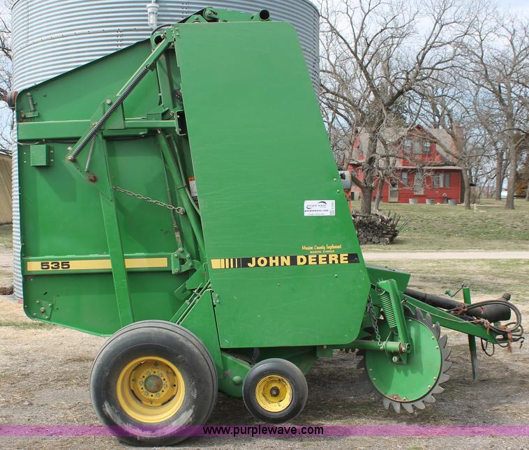 image for item E2993 John Deere 535 round baler