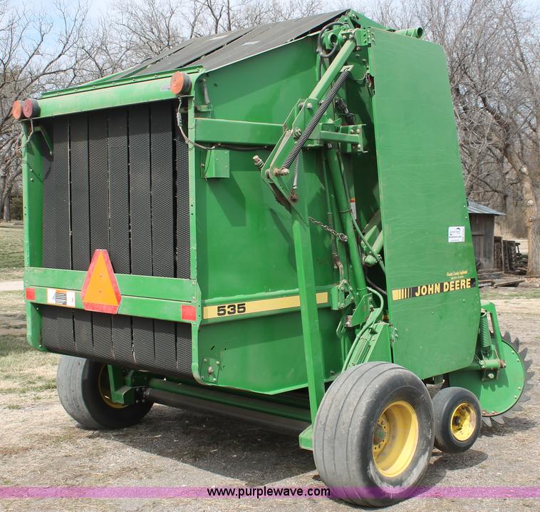 image for item E2993 John Deere 535 round baler