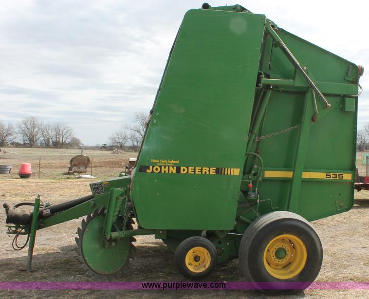 image for item E2993 John Deere 535 round baler