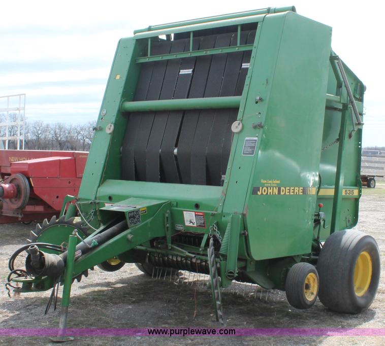 image for item E2993 John Deere 535 round baler
