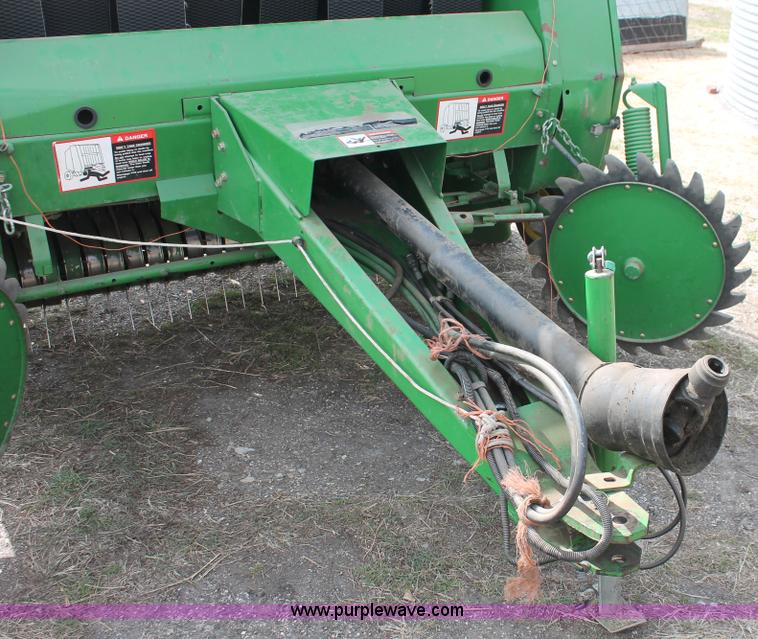 image for item E2993 John Deere 535 round baler