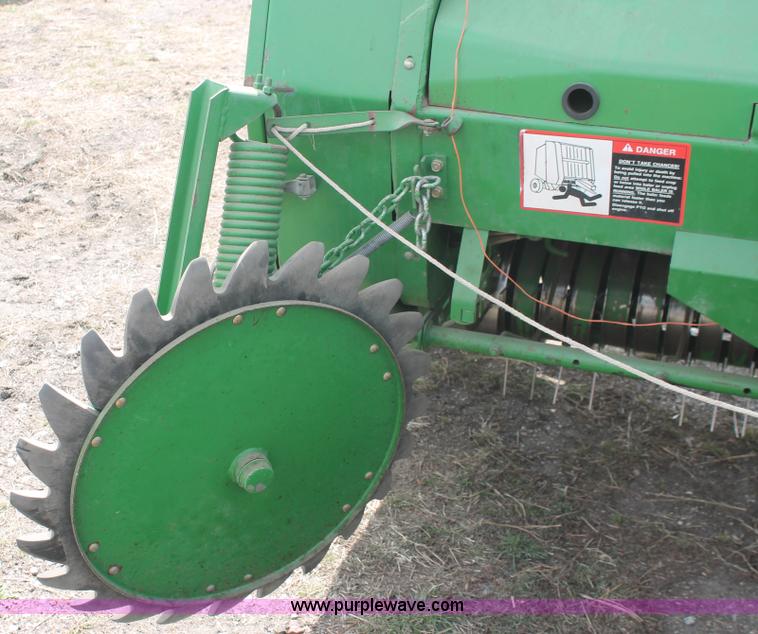 image for item E2993 John Deere 535 round baler